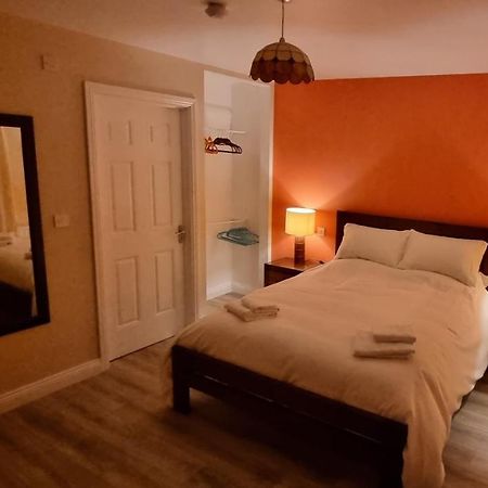 Spacious Curragh 2-Bed Apartment With Own Entrance Brownstown Extérieur photo