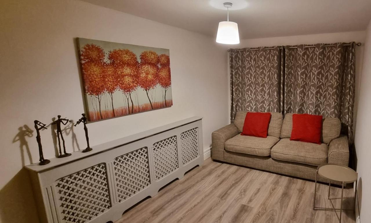 Spacious Curragh 2-Bed Apartment With Own Entrance Brownstown Extérieur photo