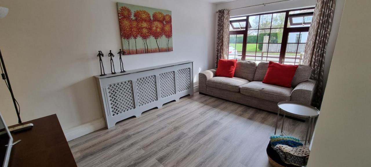 Spacious Curragh 2-Bed Apartment With Own Entrance Brownstown Extérieur photo