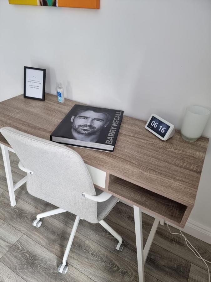 Spacious Curragh 2-Bed Apartment With Own Entrance Brownstown Extérieur photo