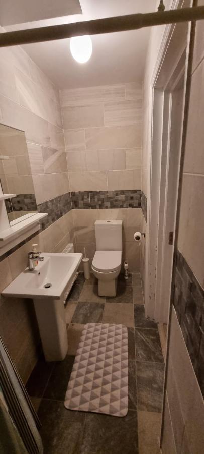 Spacious Curragh 2-Bed Apartment With Own Entrance Brownstown Extérieur photo