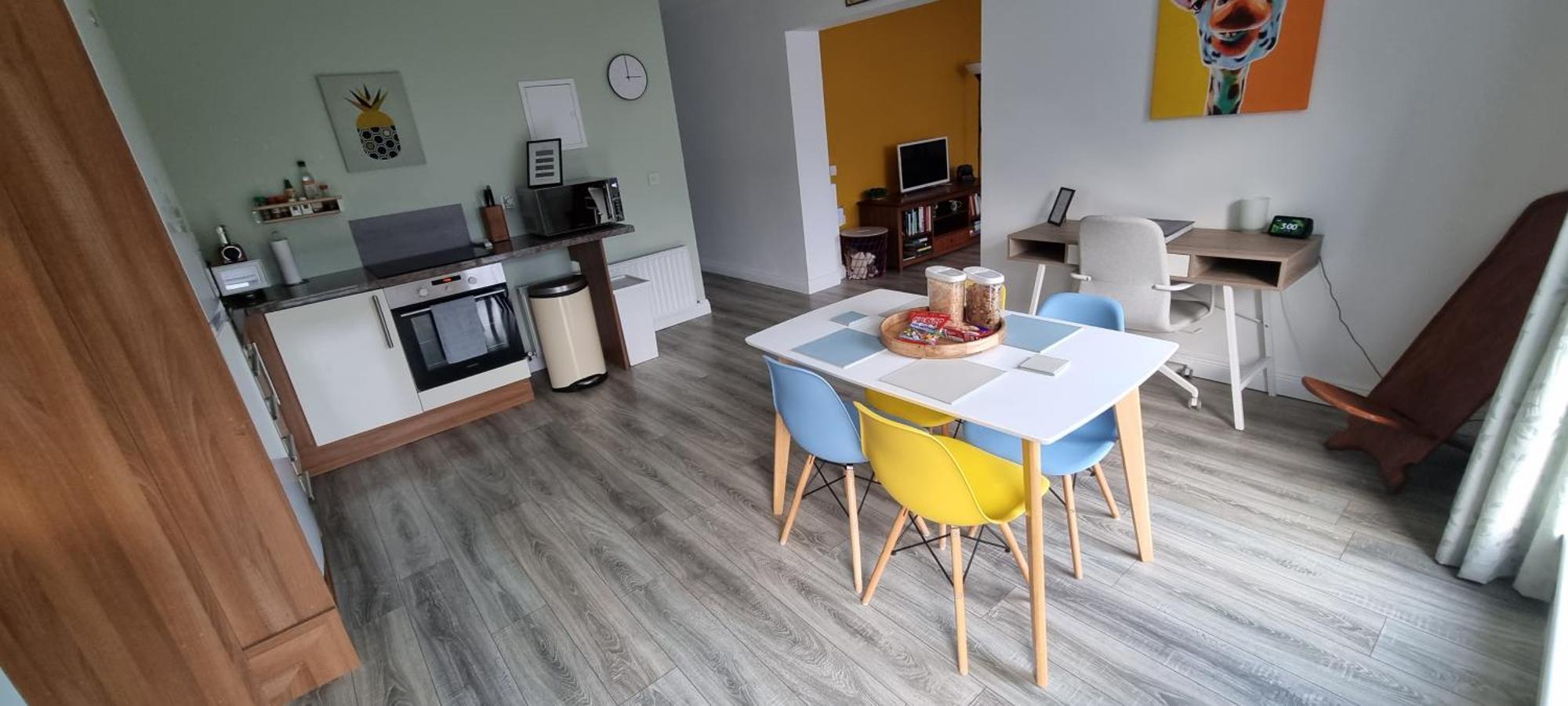 Spacious Curragh 2-Bed Apartment With Own Entrance Brownstown Extérieur photo