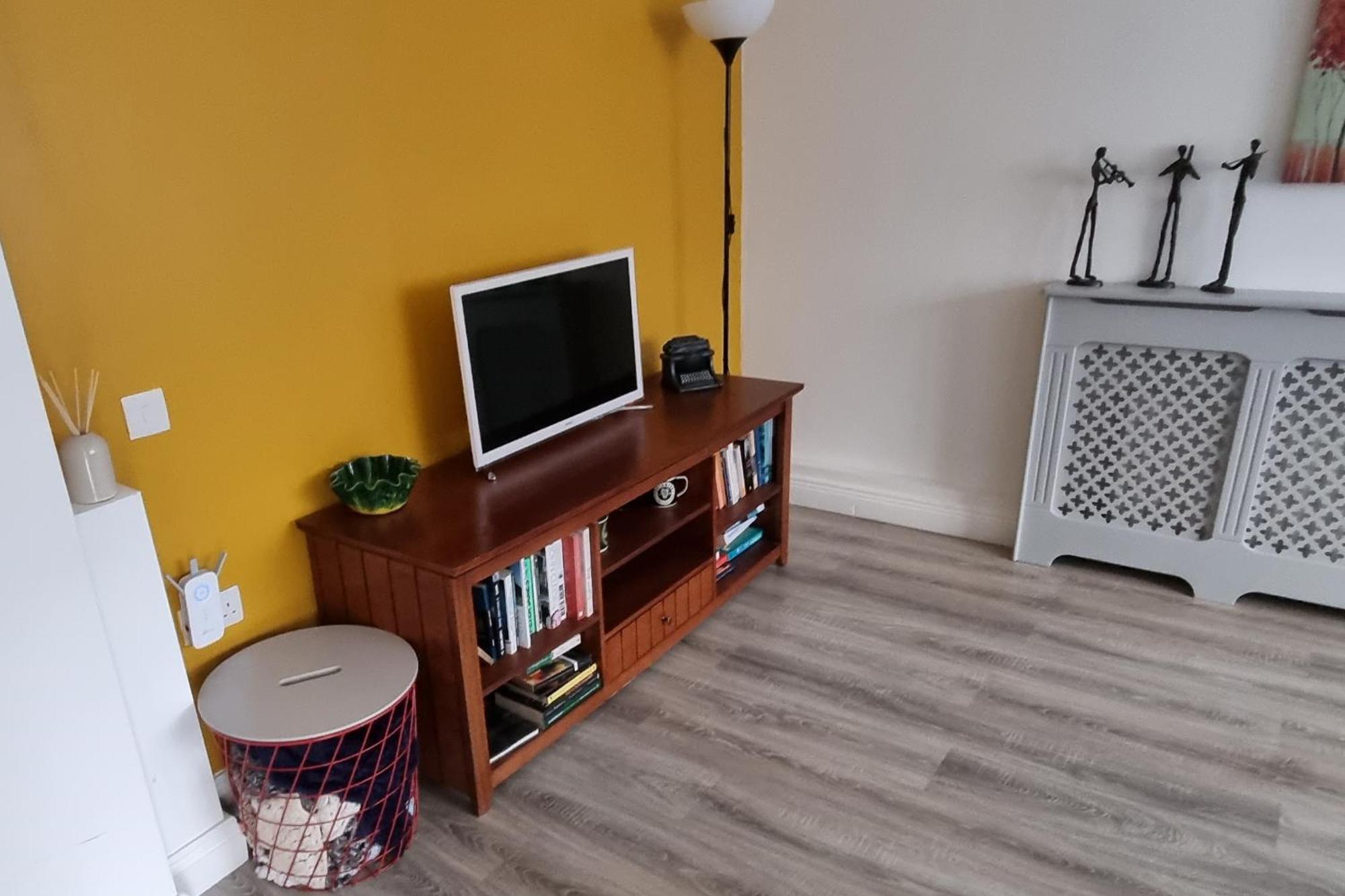Spacious Curragh 2-Bed Apartment With Own Entrance Brownstown Extérieur photo